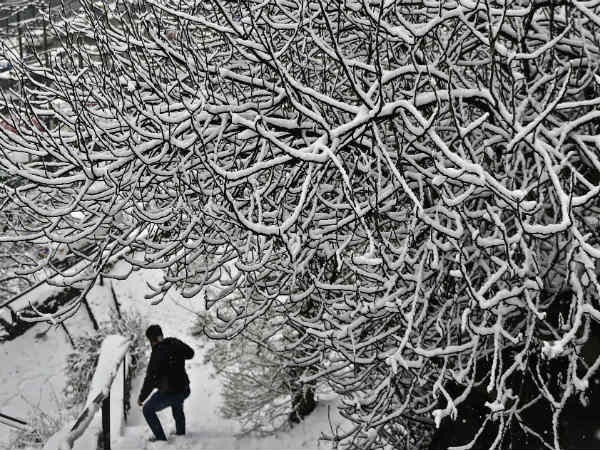 Very heavy snowfall is expected across jammu kashmir and himachal pradesh Very heavy snowfall is expected across jammu kashmir and himachal pradesh