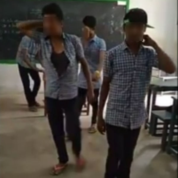 குமுறும் மக்கள்