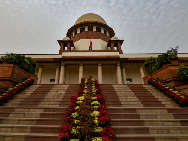 SC refuses to put an interim stay on 10% reservation but will examine schemes validity SC refuses to put an interim stay on 10% reservation but will examine schemes validity