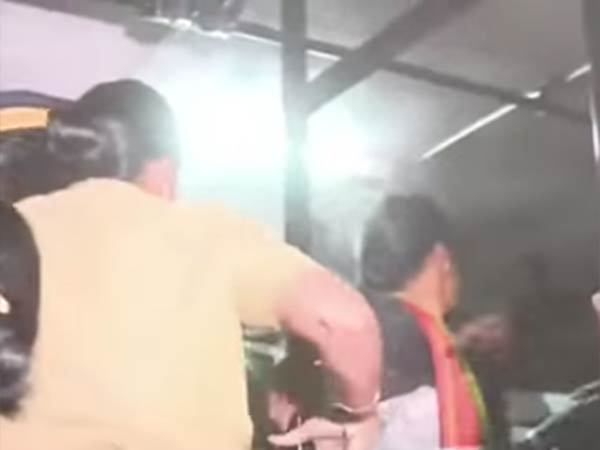 பதவி விலக வேண்டும்