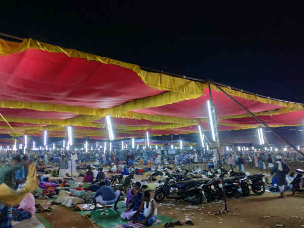 போக்குவரத்து சீரமைப்பில் இளைஞர்கள்