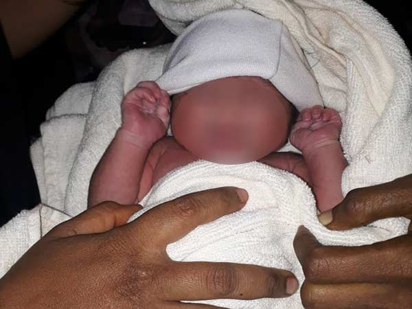 Trichy near female baby recover in road side Trichy near female baby recover in road side