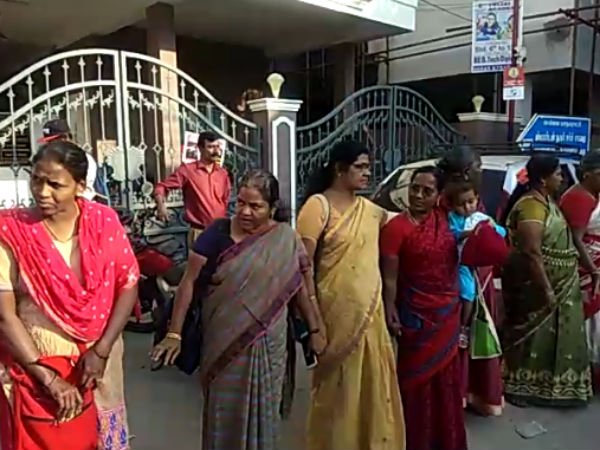 ஆளும் கட்சியினர்