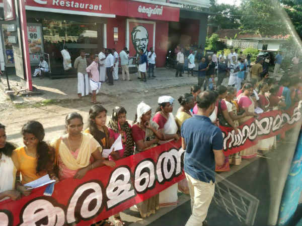 சபரிமலைக்காக கேரளாவில் பிரமாண்ட பெண்கள் சுவர்.. வலதுசாரிகள் மட்டுமில்லை, மாவோயிஸ்டுகளும் எதிர்ப்பு 