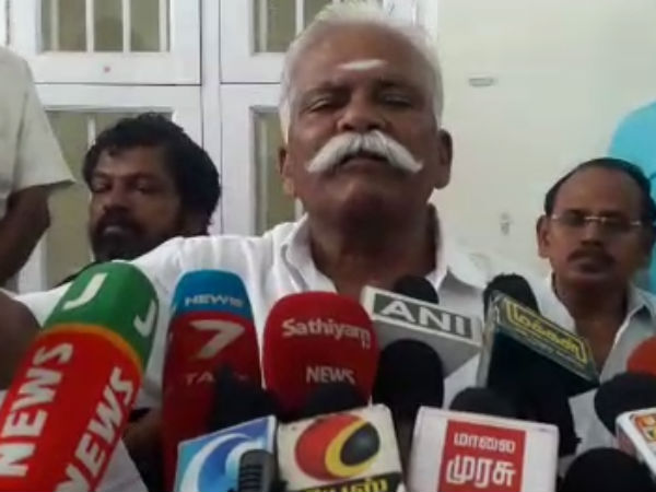 Traders under Vellaiyan protest against Tamilnadu government ban on plastic Traders under Vellaiyan protest against Tamilnadu government ban on plastic
