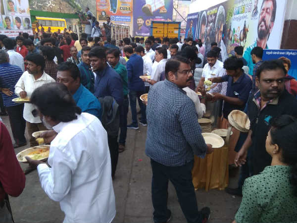 சாப்பாடு அளித்தனர்