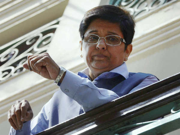 Governor Kiranbedi letter: Chief Minister Narayanaswamy dharna is illegal. Governor Kiranbedi letter: Chief Minister Narayanaswamy dharna is illegal.