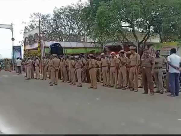 போலீசார் குவிப்பு