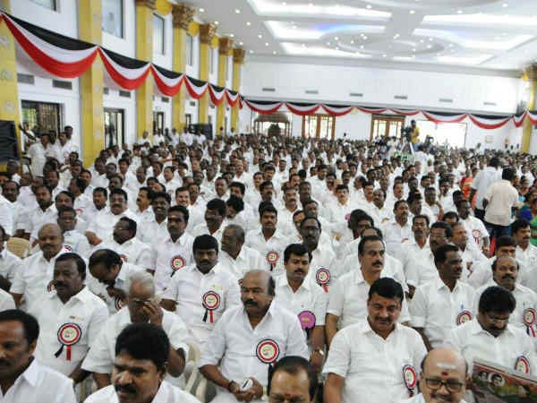 அதிரும் அரசியல் களம்