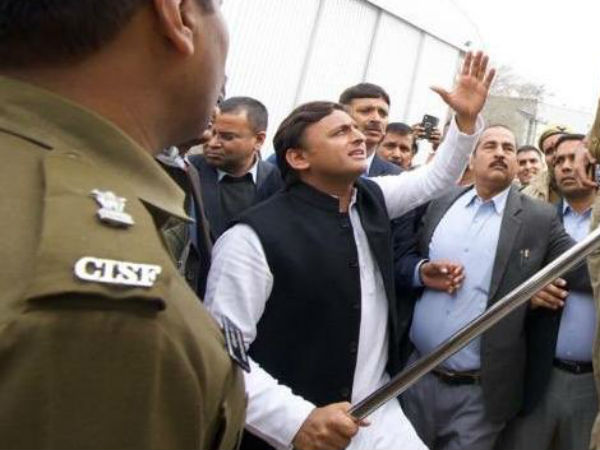 Akhilesh stopped at lucknow airport, sp,bsp delegation to meet up governor today Akhilesh stopped at lucknow airport, sp,bsp delegation to meet up governor today