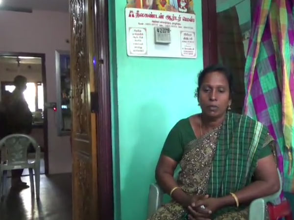 வெளிநாடு சென்றதாக பொய்