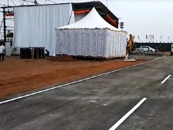 வித்தியாசமான பேனர்கள்