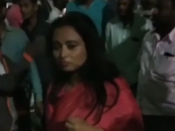 பெண் பிரமுகர்