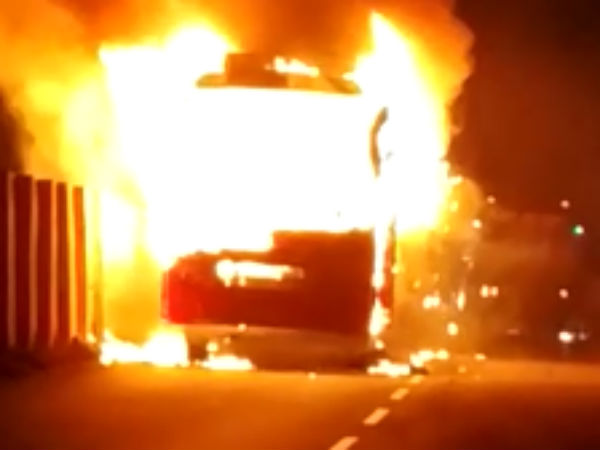 Omni bus burnt, passengers escape unhurt Omni bus burnt, passengers escape unhurt
