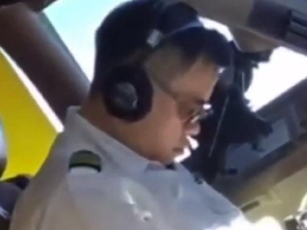 China Airlines pilot is sleeping while flying China Airlines pilot is sleeping while flying