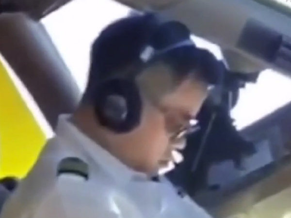 China Airlines pilot is sleeping while flying China Airlines pilot is sleeping while flying