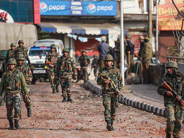 Jammu And Kashmir: An encounter has started between terrorists and security forces Jammu And Kashmir: An encounter has started between terrorists and security forces
