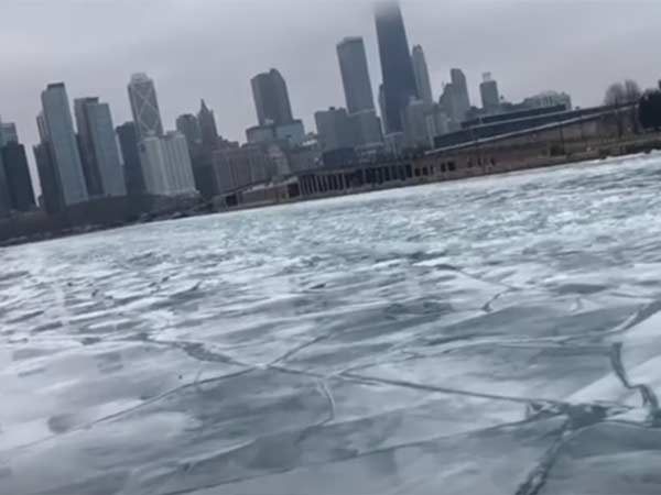 Drastic weahter freezes Michican lake Drastic weahter freezes Michican lake