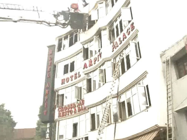 Fire at hotel Arpit Palace in Delhi and 9 dead