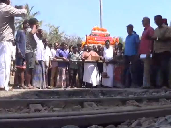 flyover bridge work incomplete people protest flyover bridge work incomplete people protest