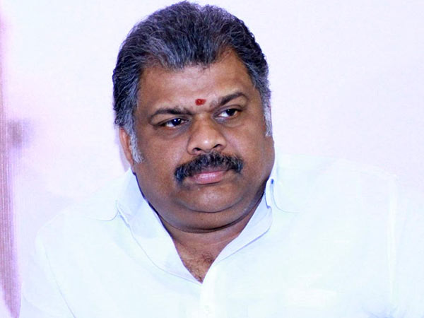 AIADMK Lok Sabha Alliance: OPS holds talk with Tamil Maanila Congress chief G K Vasan 