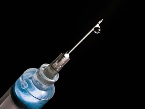 சிறுமிகளுக்கு போதை ஊசி