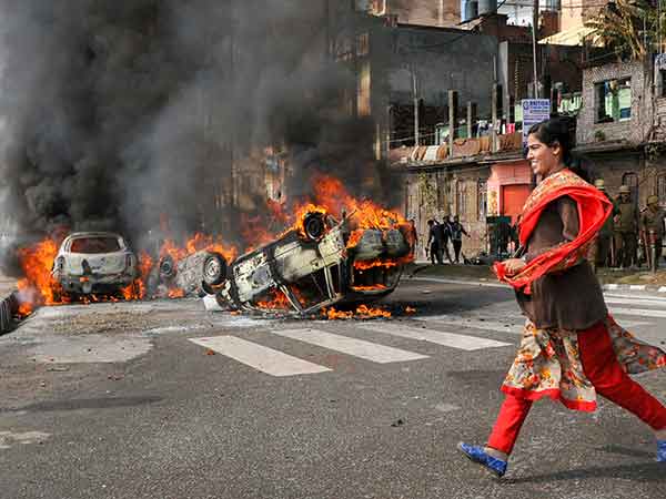 Pulwama attack: curfew imposed in parts of jammu after arson and stone pelting Pulwama attack: curfew imposed in parts of jammu after arson and stone pelting