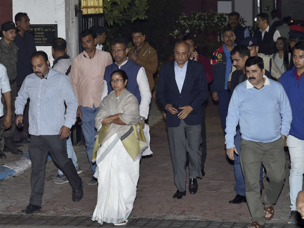 Governor K.N.Tripati enquires about Kolkatta situation Governor K.N.Tripati enquires about Kolkatta situation