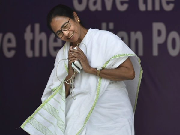 Mamata Banerjee to discuss to continue sit in agitation or not? Mamata Banerjee to discuss to continue sit in agitation or not?