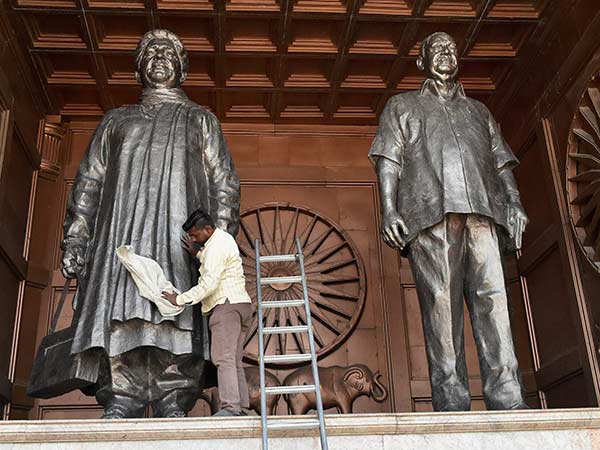Mayawati should pay back public money spent on statues: Supreme Court Mayawati should pay back public money spent on statues: Supreme Court