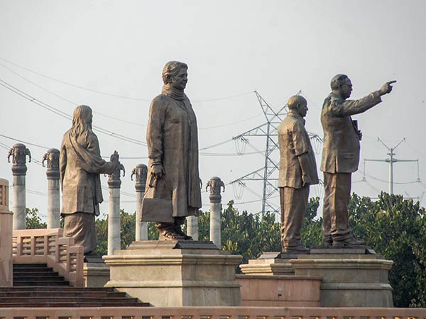 Mayawati should pay back public money spent on statues: Supreme Court Mayawati should pay back public money spent on statues: Supreme Court