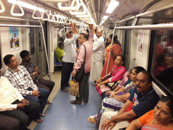 குவிந்து வருகின்றனர்