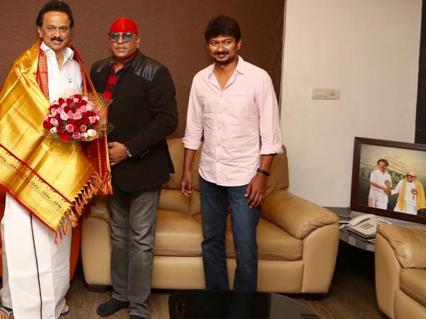 Portrait of karunanithi is being offered by stalin, those who met him in chennai Portrait of karunanithi is being offered by stalin, those who met him in chennai