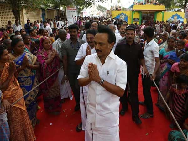 தொட்டுப் பார்க்கணும்