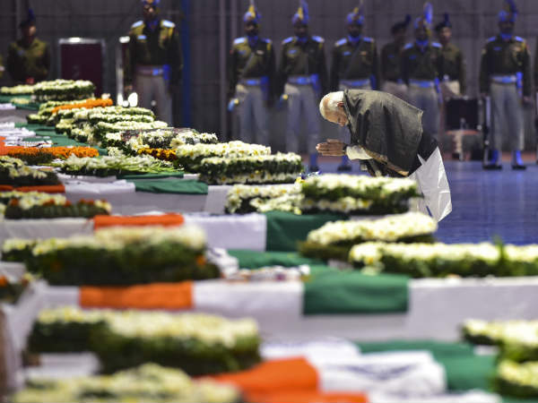 Pulwama Attack: Prime Minister Narendra Modi paid tribute to mortal remains of the CRPF jawans. Pulwama Attack: Prime Minister Narendra Modi paid tribute to mortal remains of the CRPF jawans.