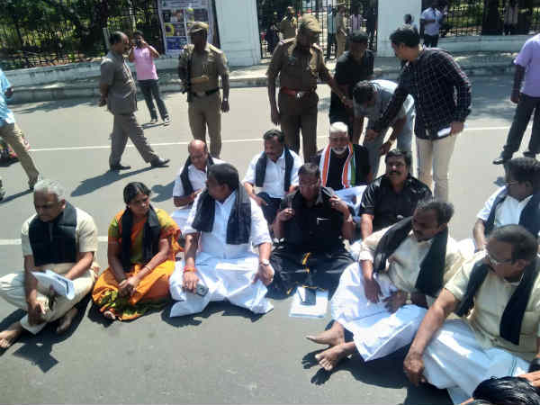 முதல்வர் தலைமையில் தர்ணா