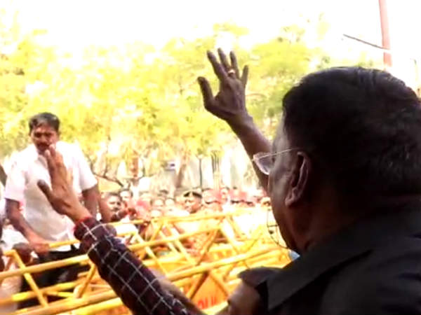 பதற்றம் தொடர்கிறது
