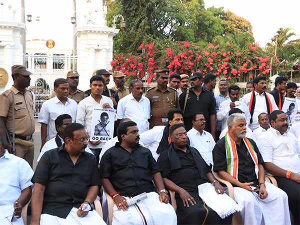 ஆளுநர் மாளிகை
