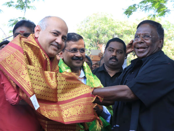 kejiriwal extends his support to pondy cm kejiriwal extends his support to pondy cm