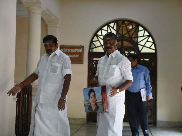 ஜெ.ஸ்டிக்கர்