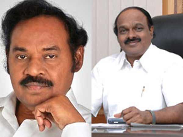 கையில சீட்டு.. கொடுக்கணும் நோட்டு