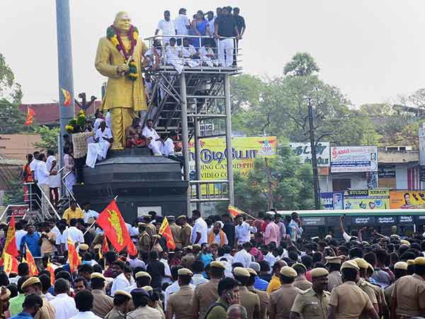 pasumpon muthuramalinga thevar case filed against the road blockade in madurai pasumpon muthuramalinga thevar case filed against the road blockade in madurai