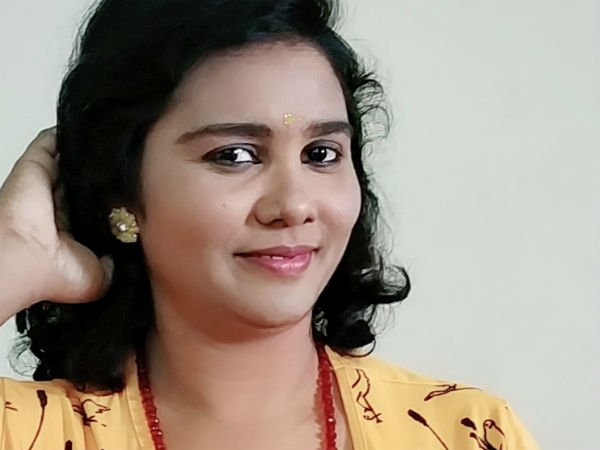 வலது மார்பில் பெயர்