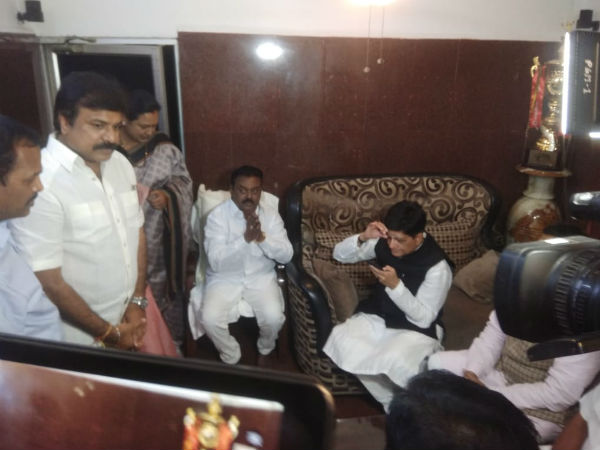 DMDK explains that Goyal meet Vijayakanth not for alliance talks DMDK explains that Goyal meet Vijayakanth not for alliance talks
