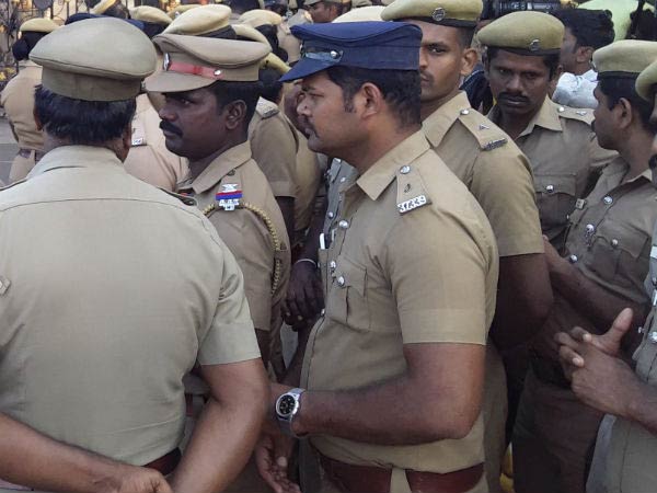 போலீசார் குவிப்பு