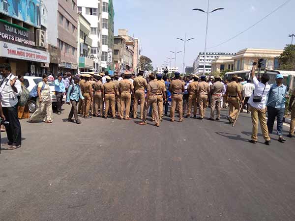 போலீசார் குவிப்பு