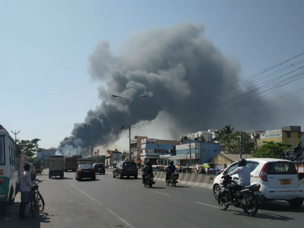 A major fire accident car parking area in porur, chennai A major fire accident car parking area in porur, chennai