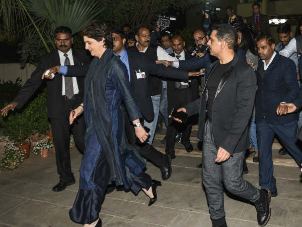 Priyanka gandhi wears jeans in delhi, sari sindoor in uttarpradesh says bjp leader harish dwivedi Priyanka gandhi wears jeans in delhi, sari sindoor in uttarpradesh says bjp leader harish dwivedi
