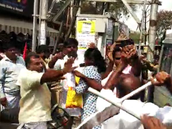 bjp lady thrown shoe to mdmk cadres in black flag protest bjp lady thrown shoe to mdmk cadres in black flag protest