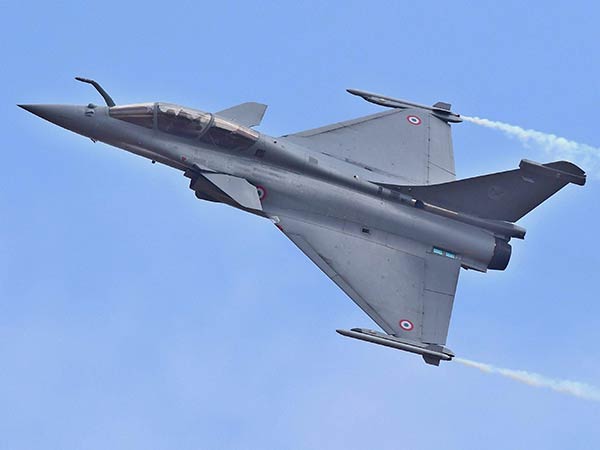 பொய் சொல்லி இருக்கிறது